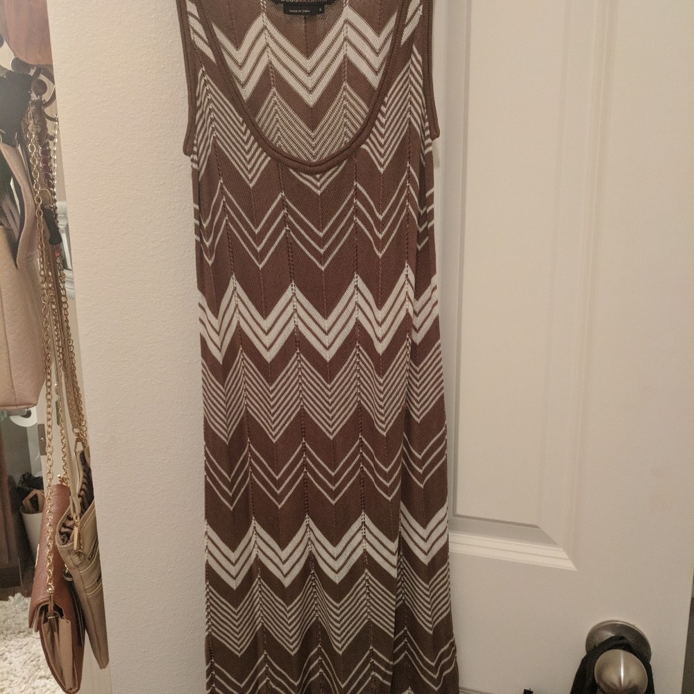 Dress - Picture 3 of 3